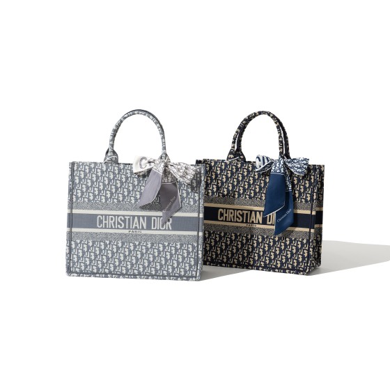 ¥620 【Dior】⭐M12⭐86 尺寸 41* 18 * 35cm 北北